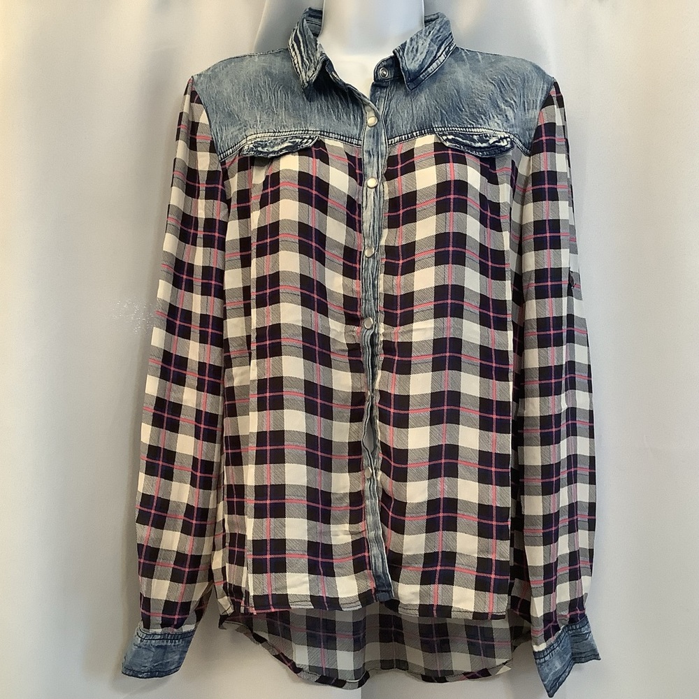 Kessley Shirt Women’s Size Large. Snaps, Denim Plaid Coastal Cowgirl